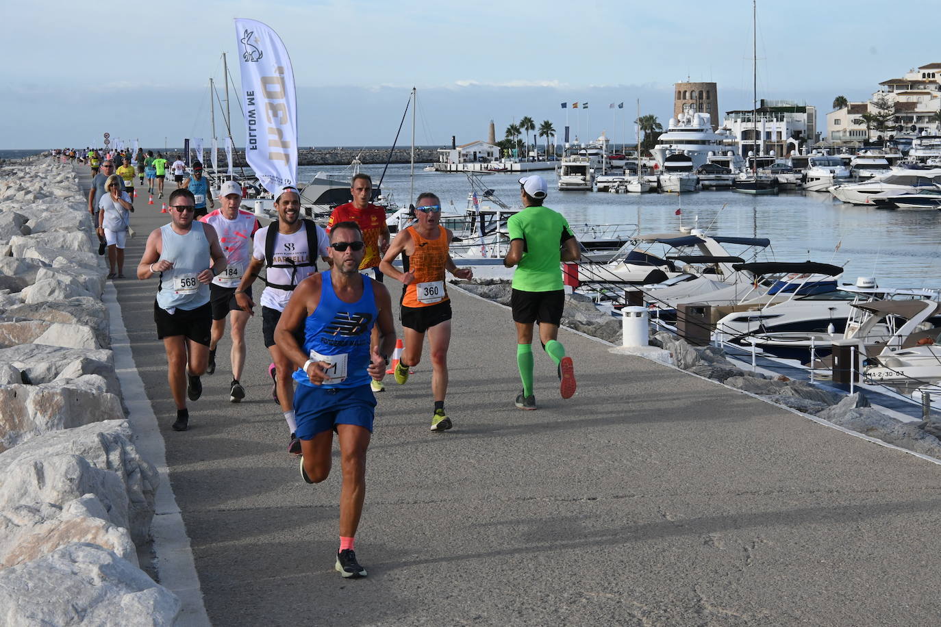 El excampeón europeo de 1.500 Reyes Estévez llegó a un segundo del ganador, tras un duelo apasionante, mientras que la ganadora femenina se impuso a su madre. 