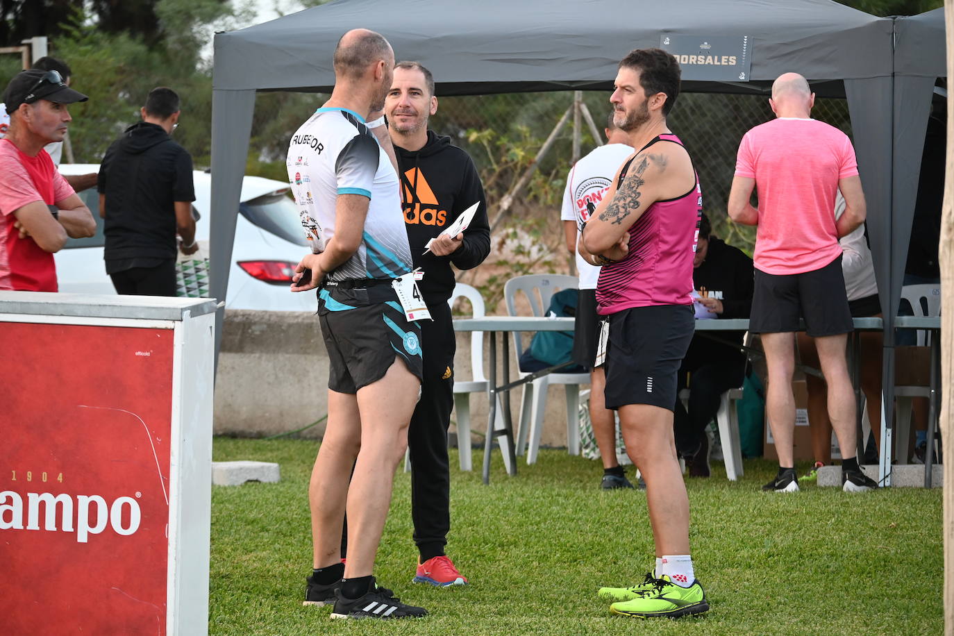 El excampeón europeo de 1.500 Reyes Estévez llegó a un segundo del ganador, tras un duelo apasionante, mientras que la ganadora femenina se impuso a su madre. 
