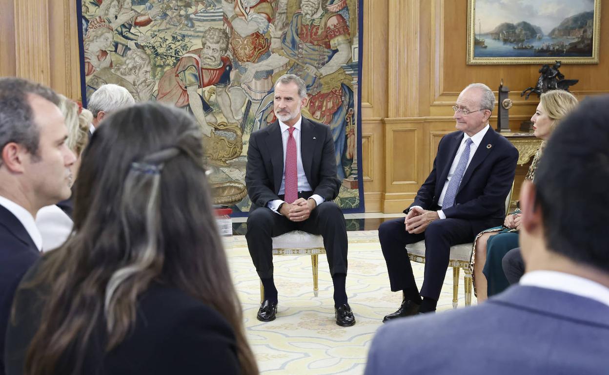 De la Torre, con la consejera de Economía, Carolina España y los miembros del BIE, en el encuentro con el Rey, en la Zarzuela, que fue este lunes.