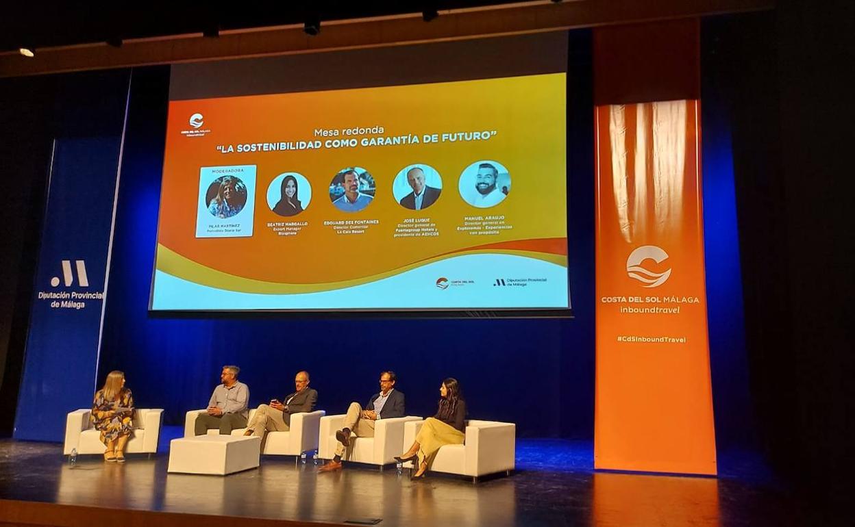 Martínez, Araujo, Luque, Des Fontainer y Margallo, en la mesa redonda sobre sostenibilidad. 