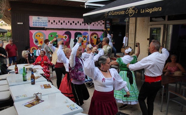 Imagen principal - El cante y el baile se reparte por todo el centro. 