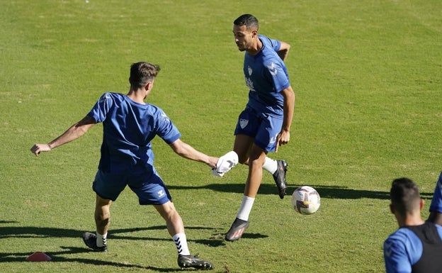 Esteban Burgos, en una acción del entrenamiento del miércoles. 