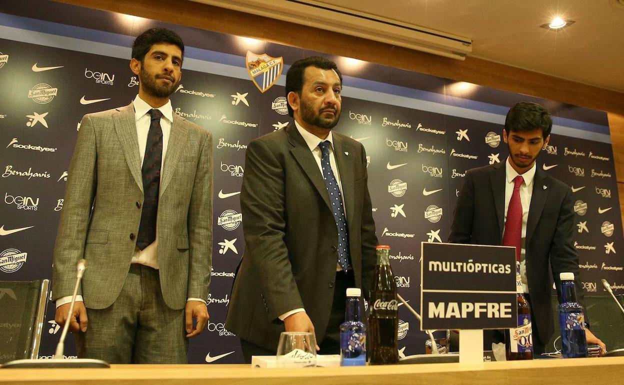 Nasser, Abdullah y Nayef Al-Thani, en La Rosaleda. 