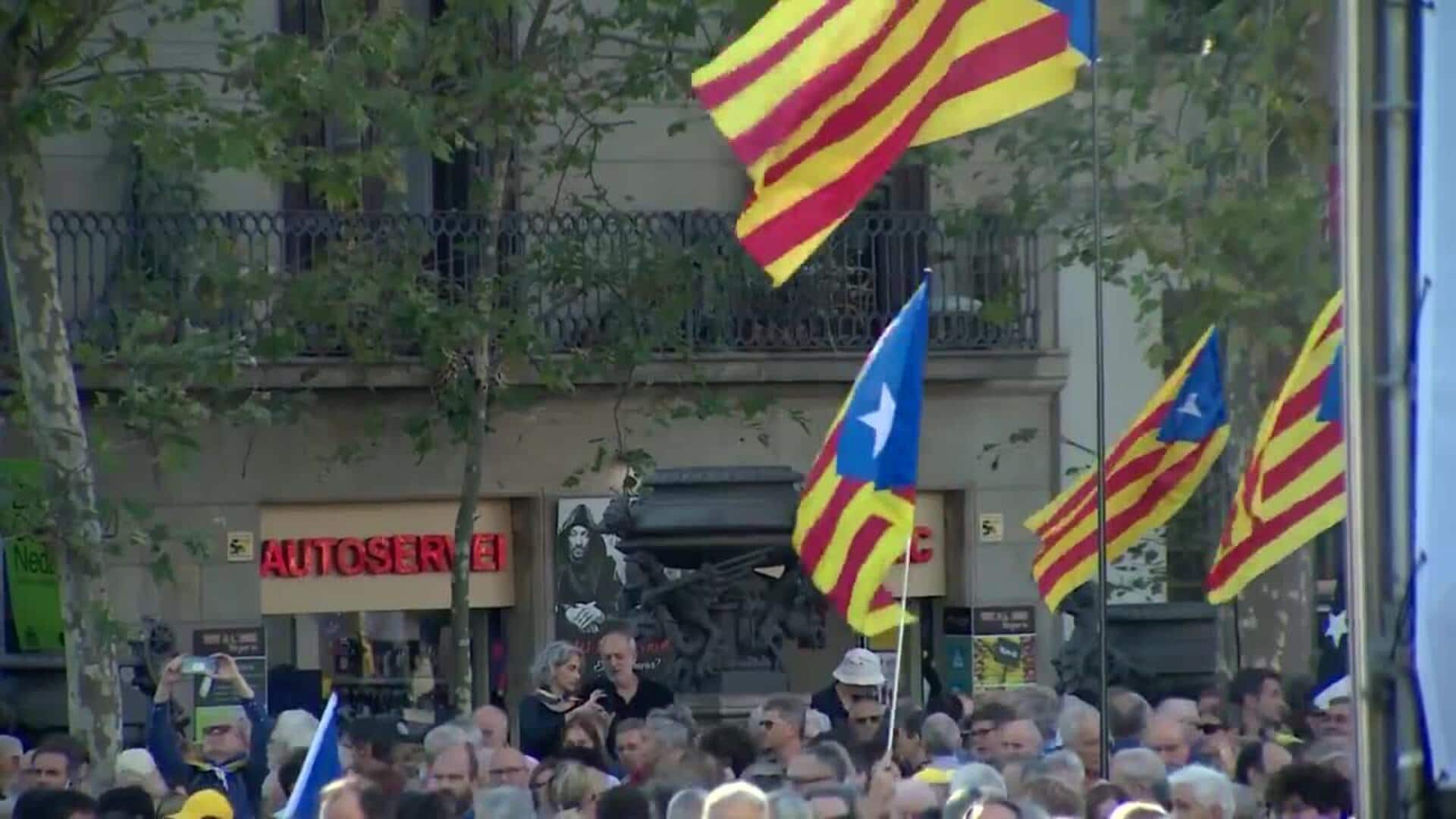 Miles de personas se concentran en Barcelona para conmemorar el quinto aniversario del 1-O