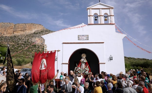 Comienzo de la romería, tras la inauguración del local-ermita construido por los antiguos vecinos de Peñarrubia. 