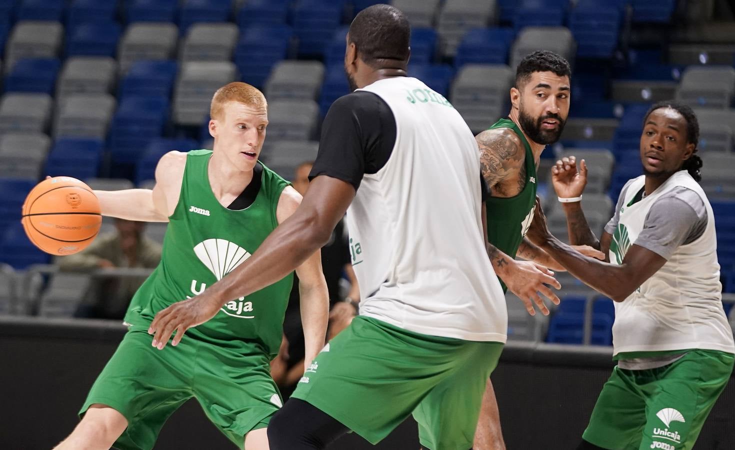 Fotos: El Unicaja se prepara para medirse al Sassari