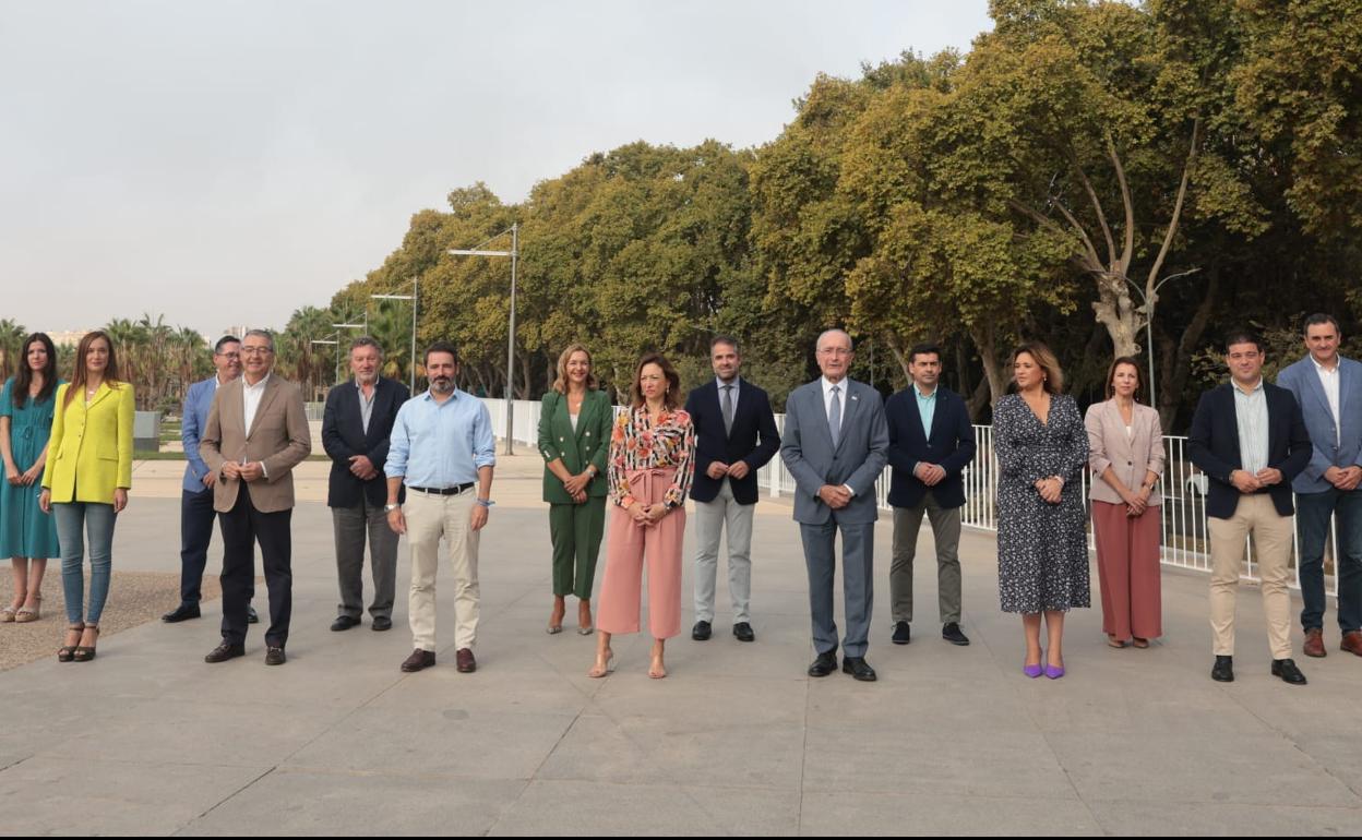 Foto de familia de la mayoría del comité de dirección del PP de Málaga y los encargados de los órganos colegiados.