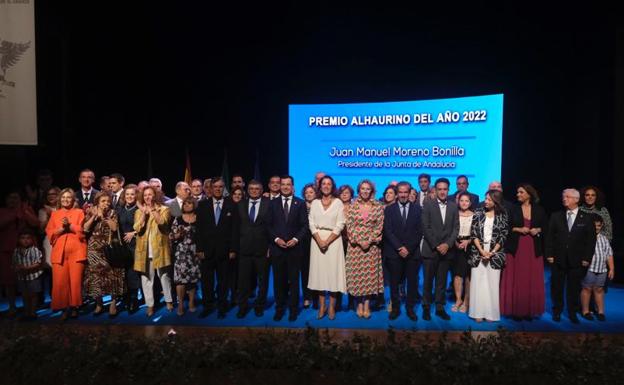 Imagen principal - Juanma Moreno, Alhaurino del Año: «Todo lo que he soñado ha nacido aquí»