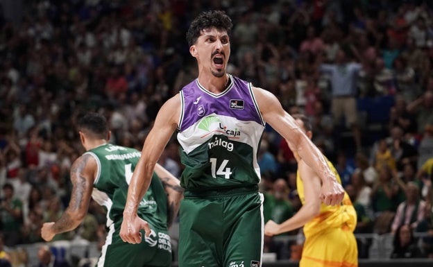 Djedovic celebra una canasta en un partido del Unicaja. 