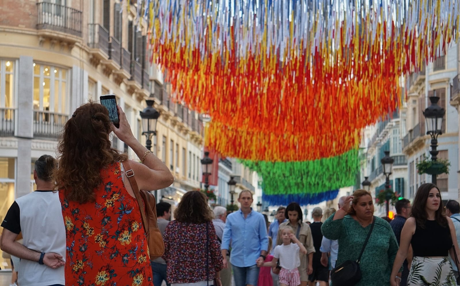 Un centenar de propuestas celebran el reencuentro de la ciudad con la fiesta cultural nocturna tras el largo parón de la pandemia