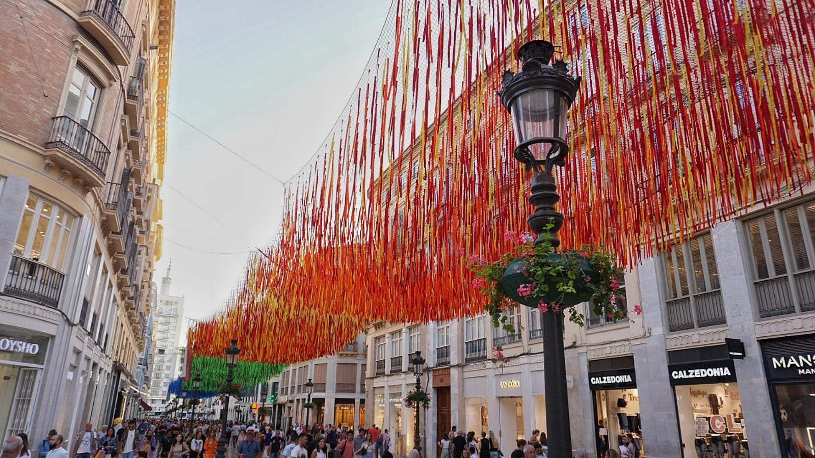 Un centenar de propuestas celebran el reencuentro de la ciudad con la fiesta cultural nocturna tras el largo parón de la pandemia