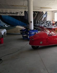 Imagen secundaria 2 - Tres imágenes del fabricante de coches alemán, en sus instalaciones de la localidad axárquica. 