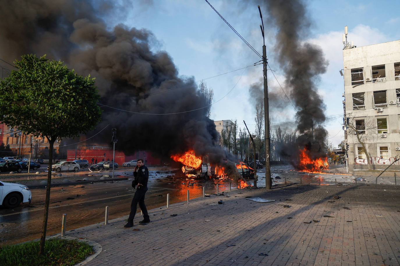 Fotos: Rusia ataca el centro de Kiev en el primer bombardeo sobre la capital desde hace meses