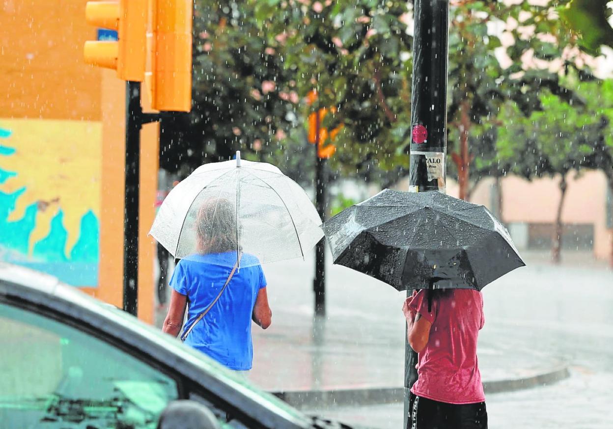 Pese a los diferentes avisos, los paraguas solo fueron necesarios en la mañana del martes. 