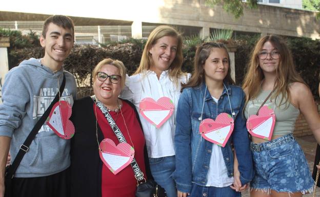 Imagen principal - La Mirilla: Un abrazo de corazones con la Fundación Olivares