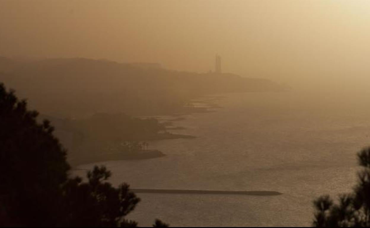 Un estudio de la UMA revela que la calima transporta isótopos de Chernóbil