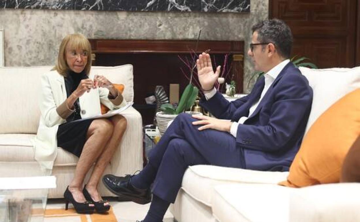 María Teresa Fernández de la Vega durante una reunión con el Ministro de la Presidencia, Félix Bolaños 