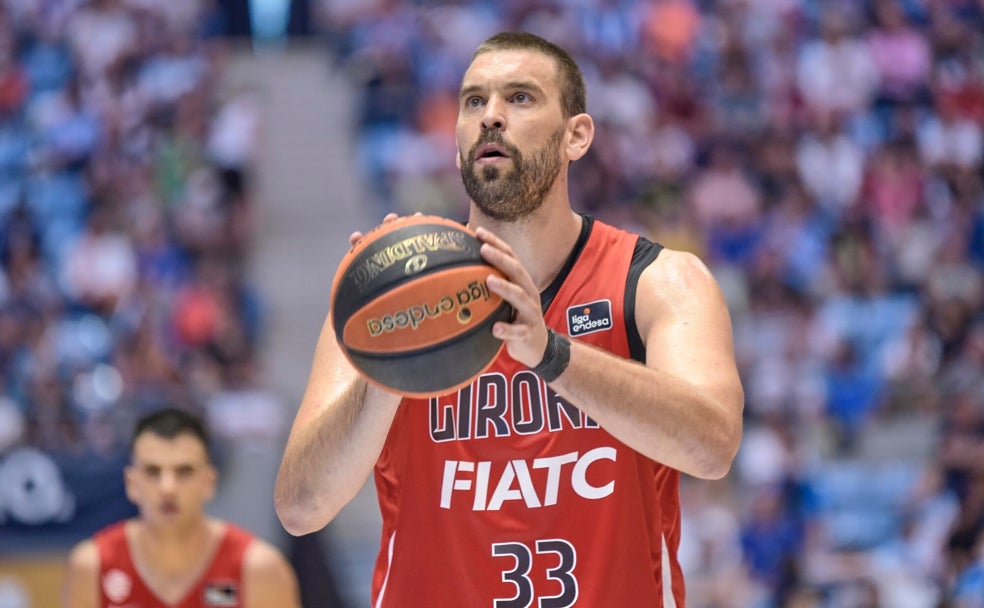 Marc Gasol lanza un tiro libre en un partido de esta temporada con el Girona. 