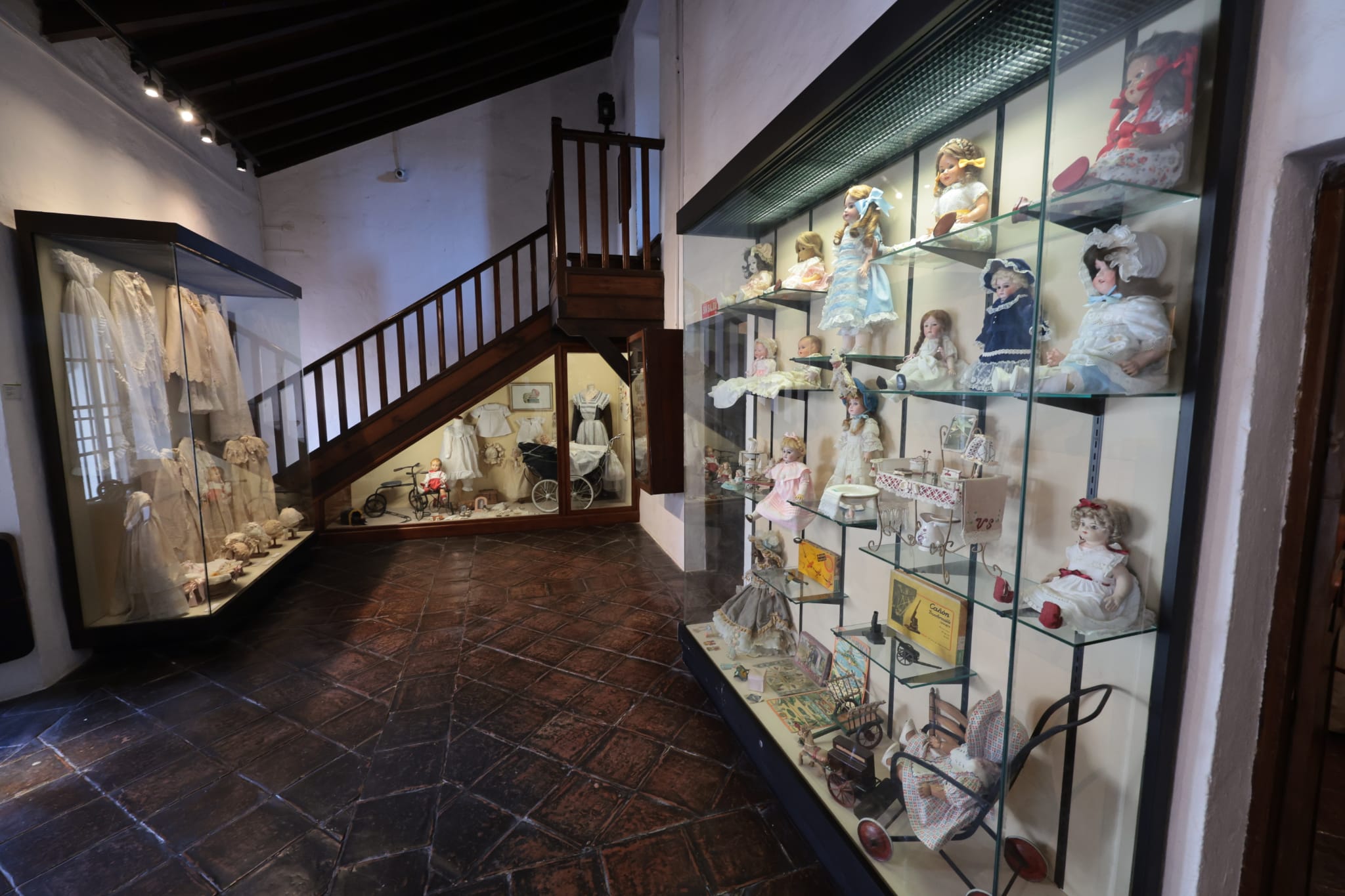 Decano de los museos privados de la ciudad de Málaga, el Museo Unicaja de Artes y Costumbres Populares encuentra sus antecedentes en los años sesenta, a la par de la inauguración del Museo de Bellas Artes 