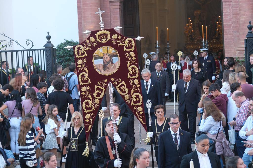 Más de 30.000 personas acudieron este sábado a los desfiles procesionales en Vélez-Málaga. 