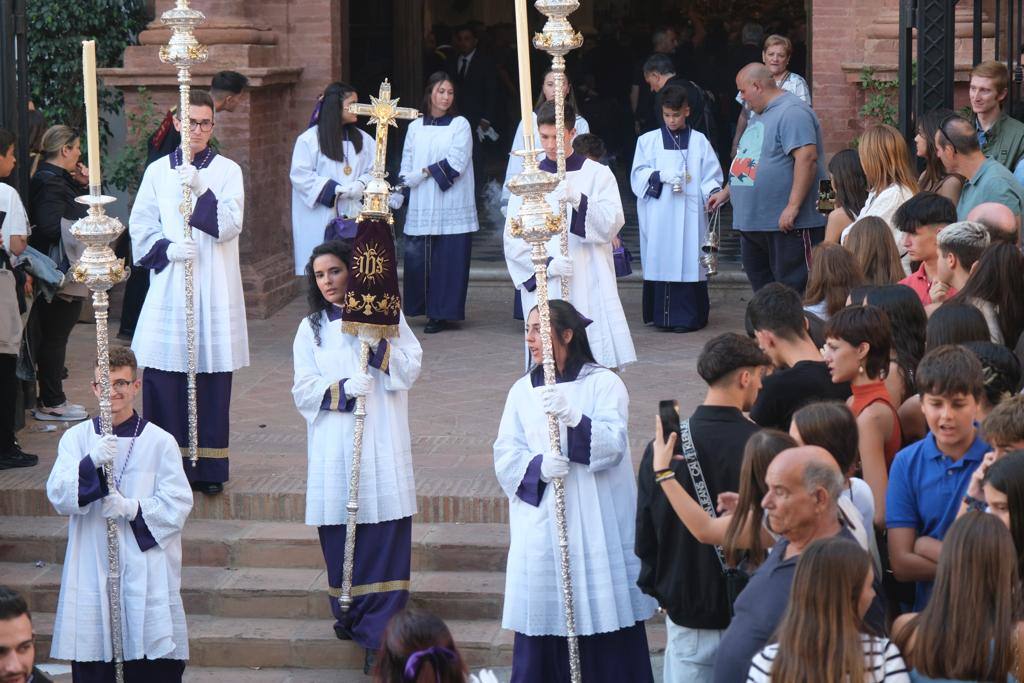 Más de 30.000 personas acudieron este sábado a los desfiles procesionales en Vélez-Málaga. 