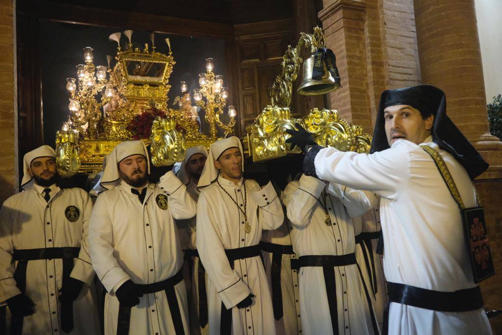 Más de 30.000 personas acudieron este sábado a los desfiles procesionales en Vélez-Málaga. 