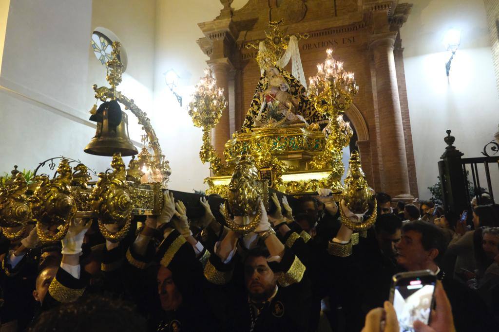 Más de 30.000 personas acudieron este sábado a los desfiles procesionales en Vélez-Málaga. 