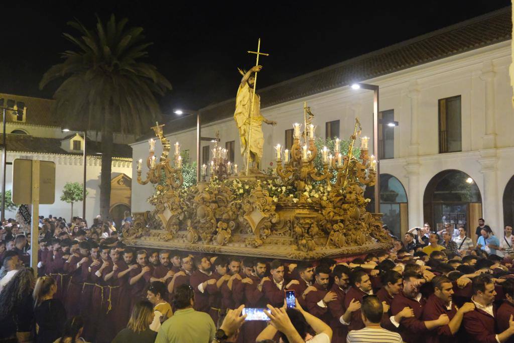 Más de 30.000 personas acudieron este sábado a los desfiles procesionales en Vélez-Málaga. 