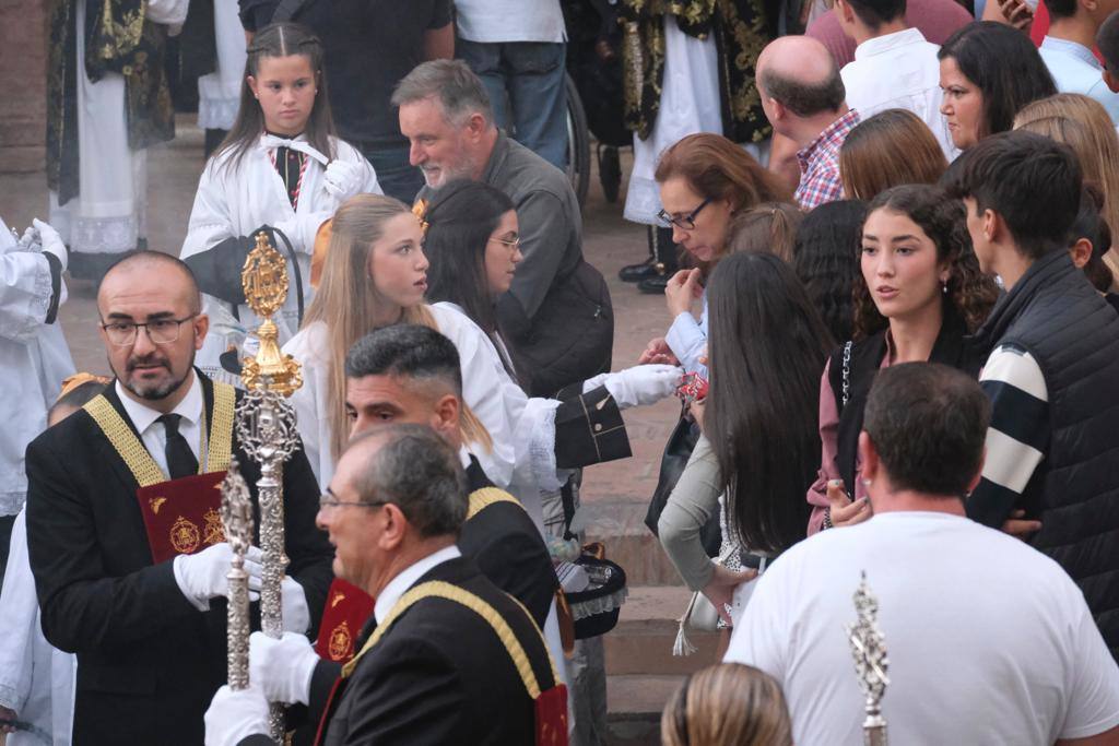 Más de 30.000 personas acudieron este sábado a los desfiles procesionales en Vélez-Málaga. 