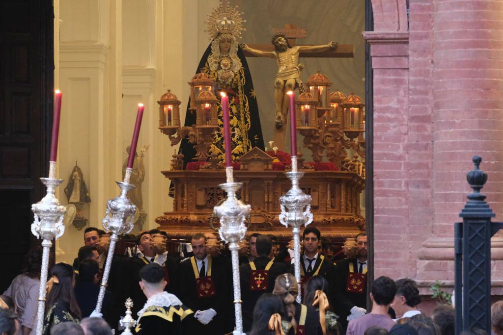 Más de 30.000 personas acudieron este sábado a los desfiles procesionales en Vélez-Málaga. 