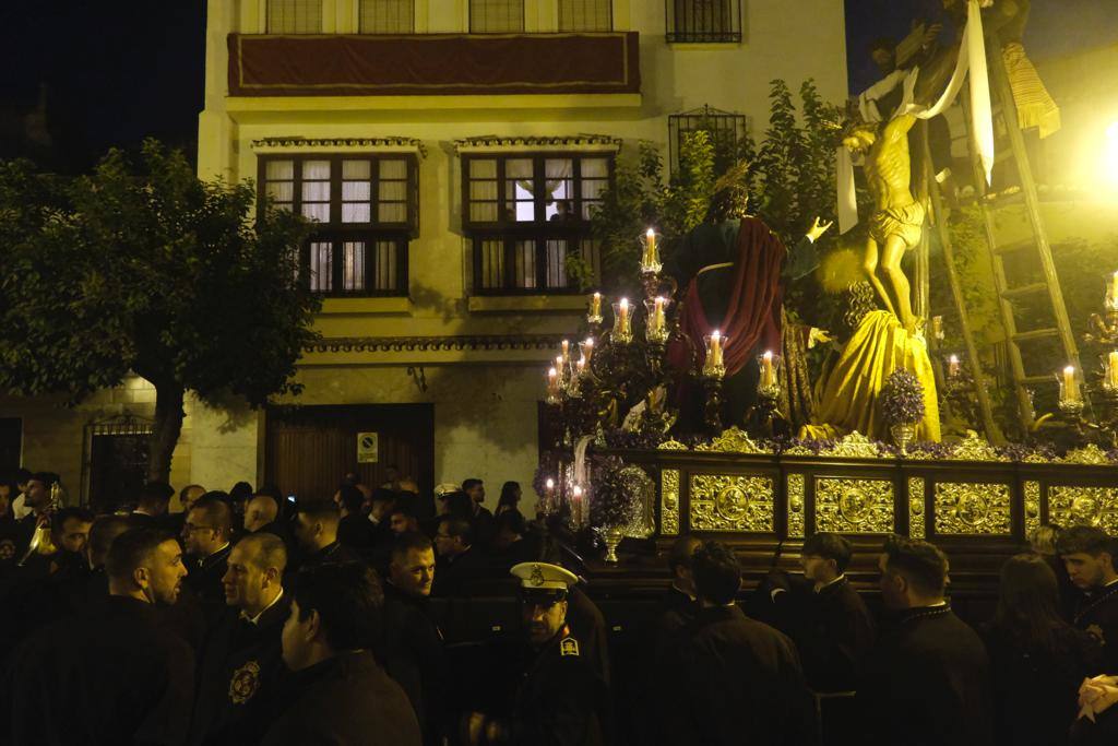 Más de 30.000 personas acudieron este sábado a los desfiles procesionales en Vélez-Málaga. 
