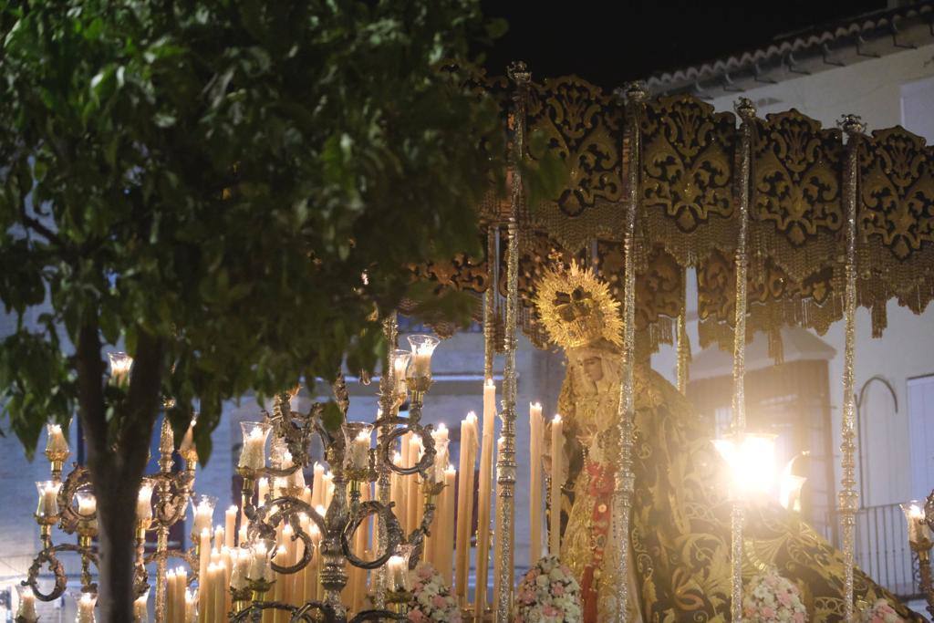 Más de 30.000 personas acudieron este sábado a los desfiles procesionales en Vélez-Málaga. 