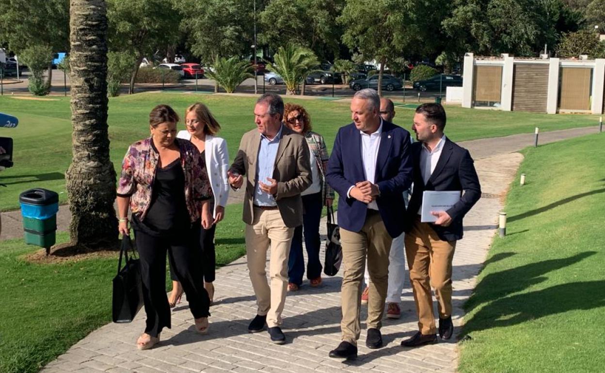 Juan Espadas en su visita hoy a Cádiz para reunirse con su ejecutiva provincial.