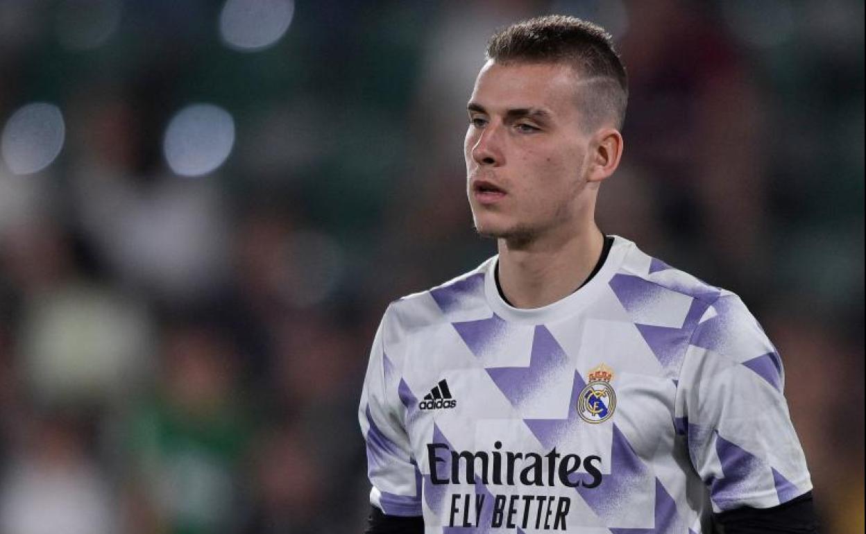 Andriy Lunin, antes del partido que midió al Real Madrid con el Elche. 