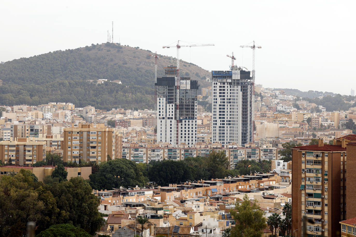 La obra de una de las dos grandes torres de Málaga llega a su fin.