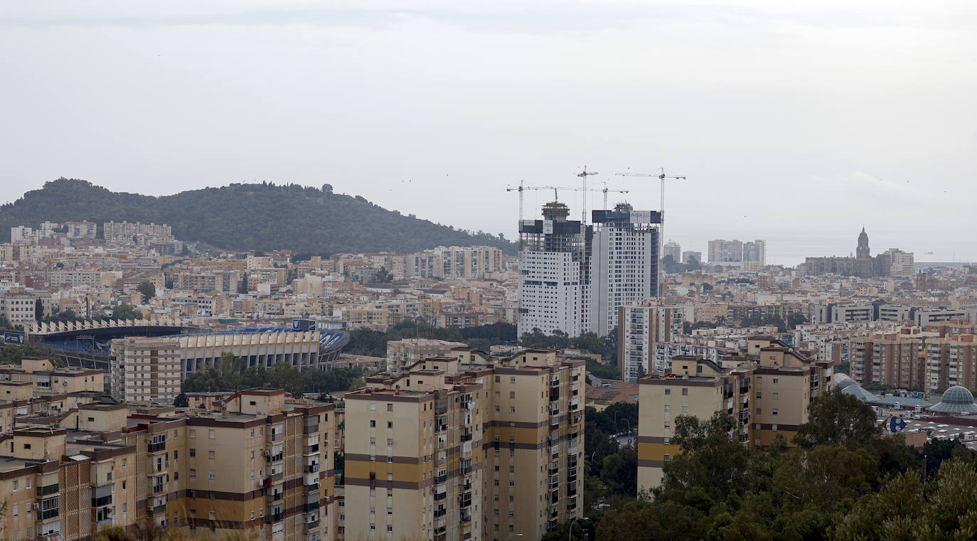 La obra de una de las dos grandes torres de Málaga llega a su fin.