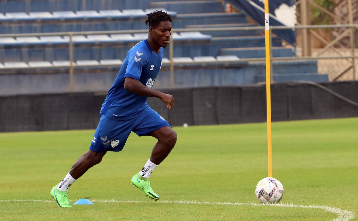 Lumor, a pleno ritmo durante un entrenamiento de esta semana, apunta a debutar en Oviedo. 