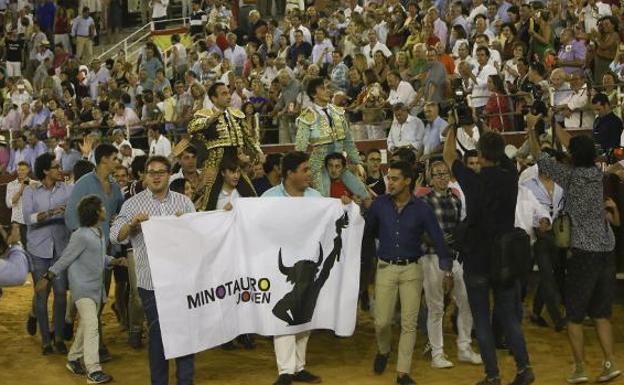 Salida a hombros de Ponce y Roca Rey en La Malagueta