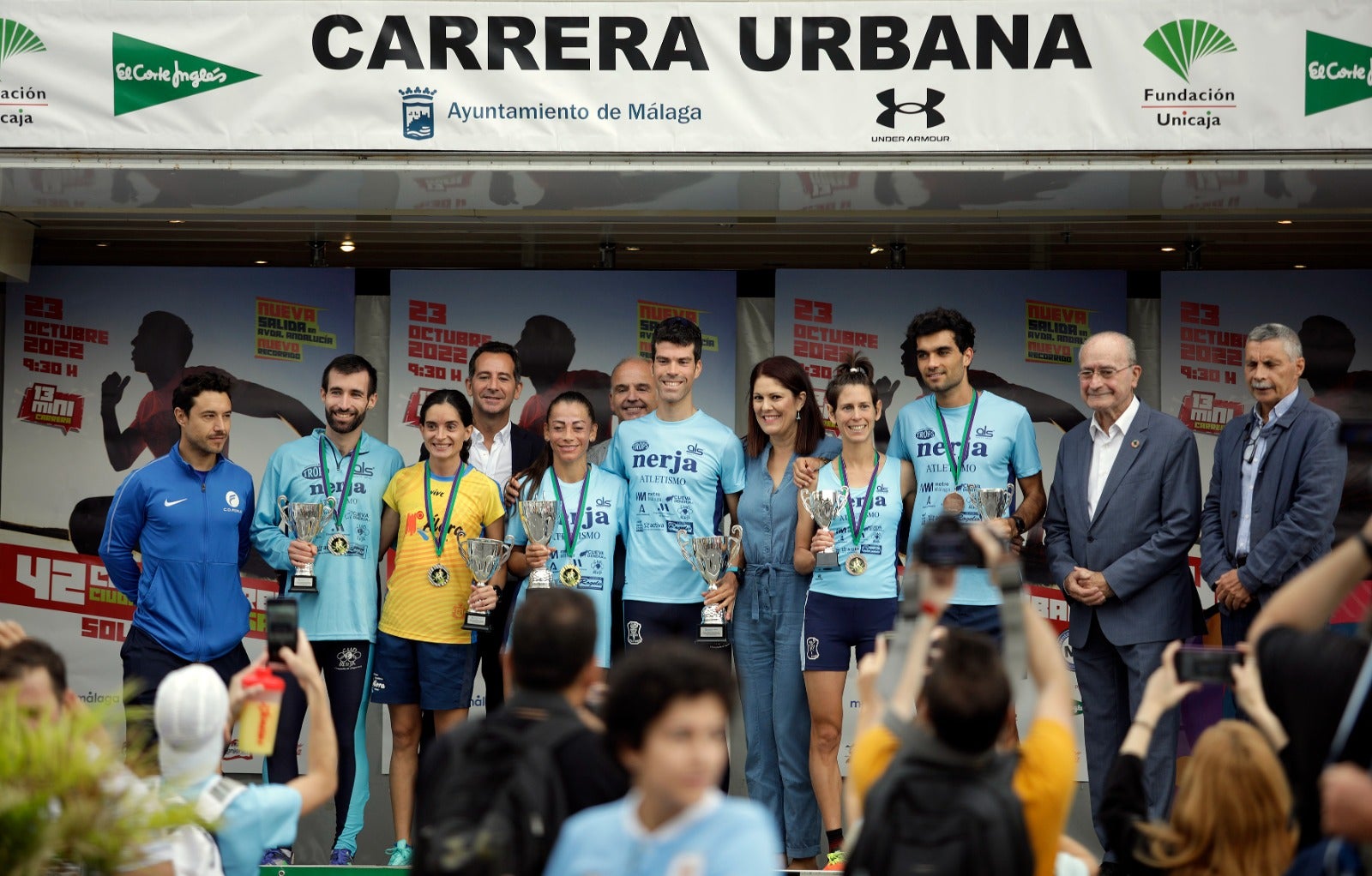 Casi 11.000 atletas participan este domingo en esta prueba que discurre por la capital malagueña.