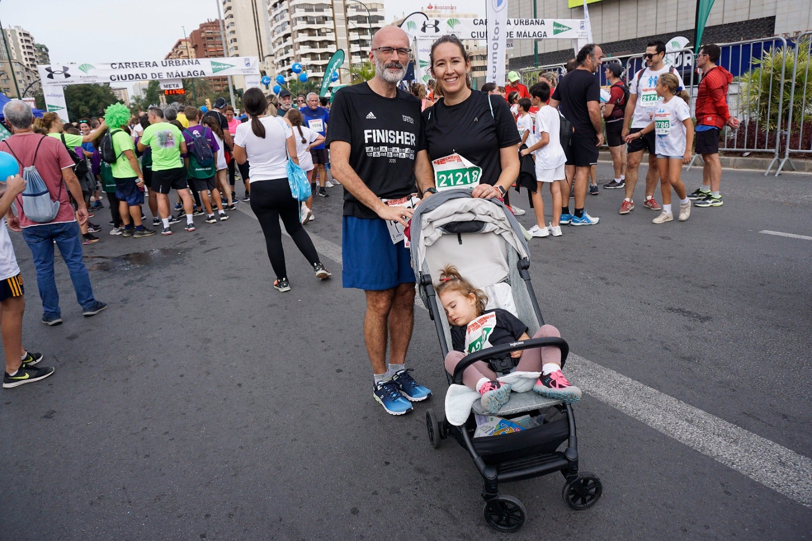 Casi 11.000 atletas participan este domingo en esta prueba que discurre por la capital malagueña.