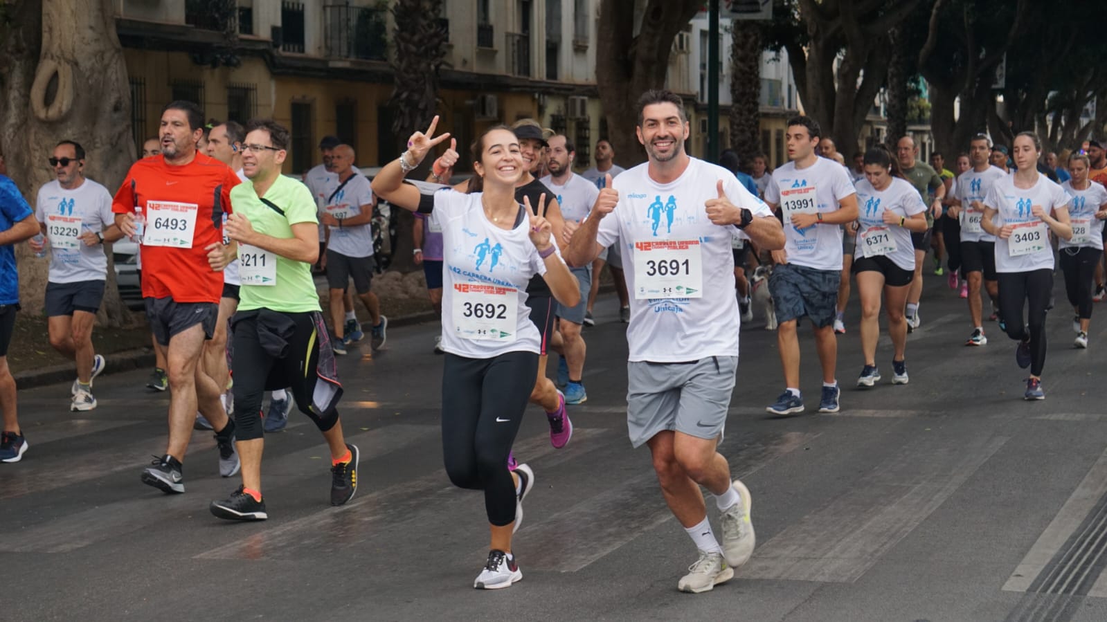 Casi 11.000 atletas participan este domingo en esta prueba que discurre por la capital malagueña.