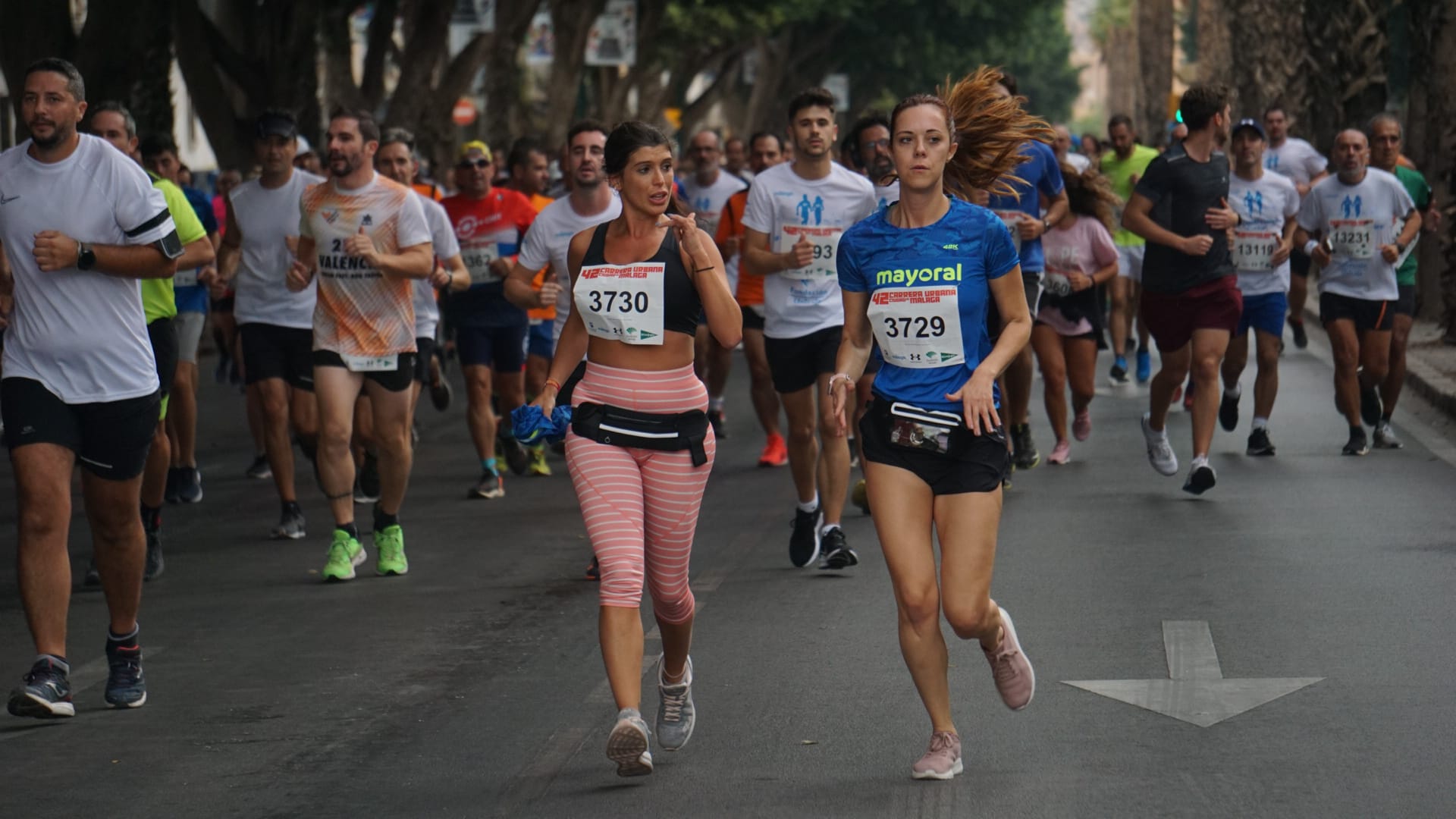 Casi 11.000 atletas participan este domingo en esta prueba que discurre por la capital malagueña.