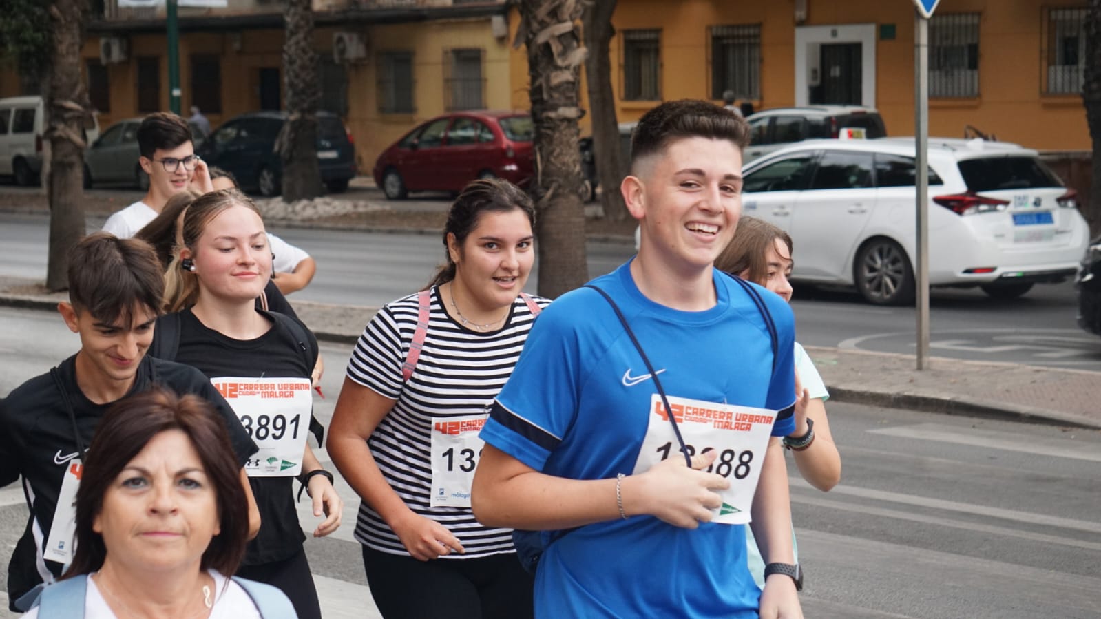 Casi 11.000 atletas participan este domingo en esta prueba que discurre por la capital malagueña.