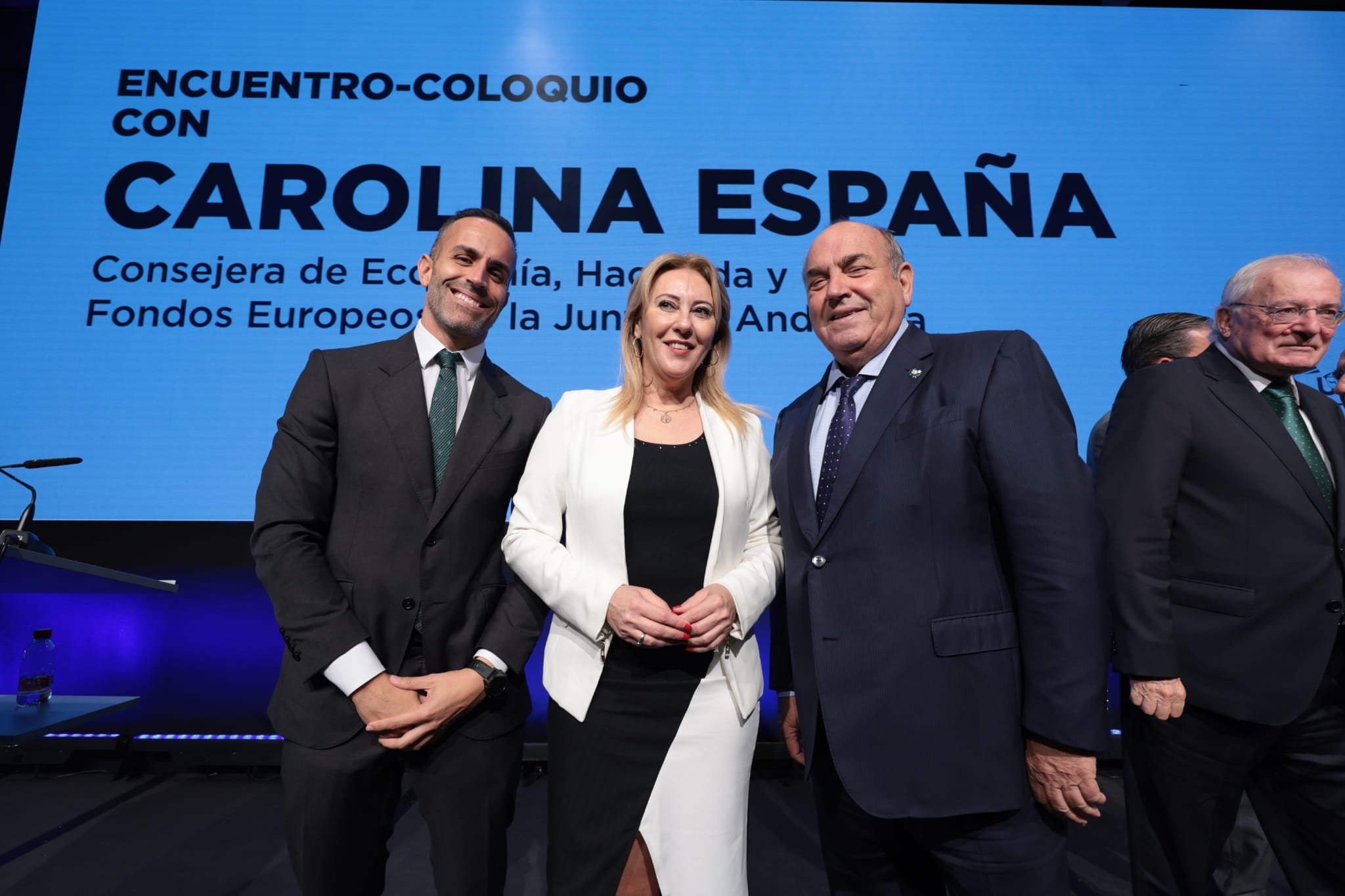 Fotos: Carolina España protagoniza un coloquio organizado por SUR y Unicaja Banco