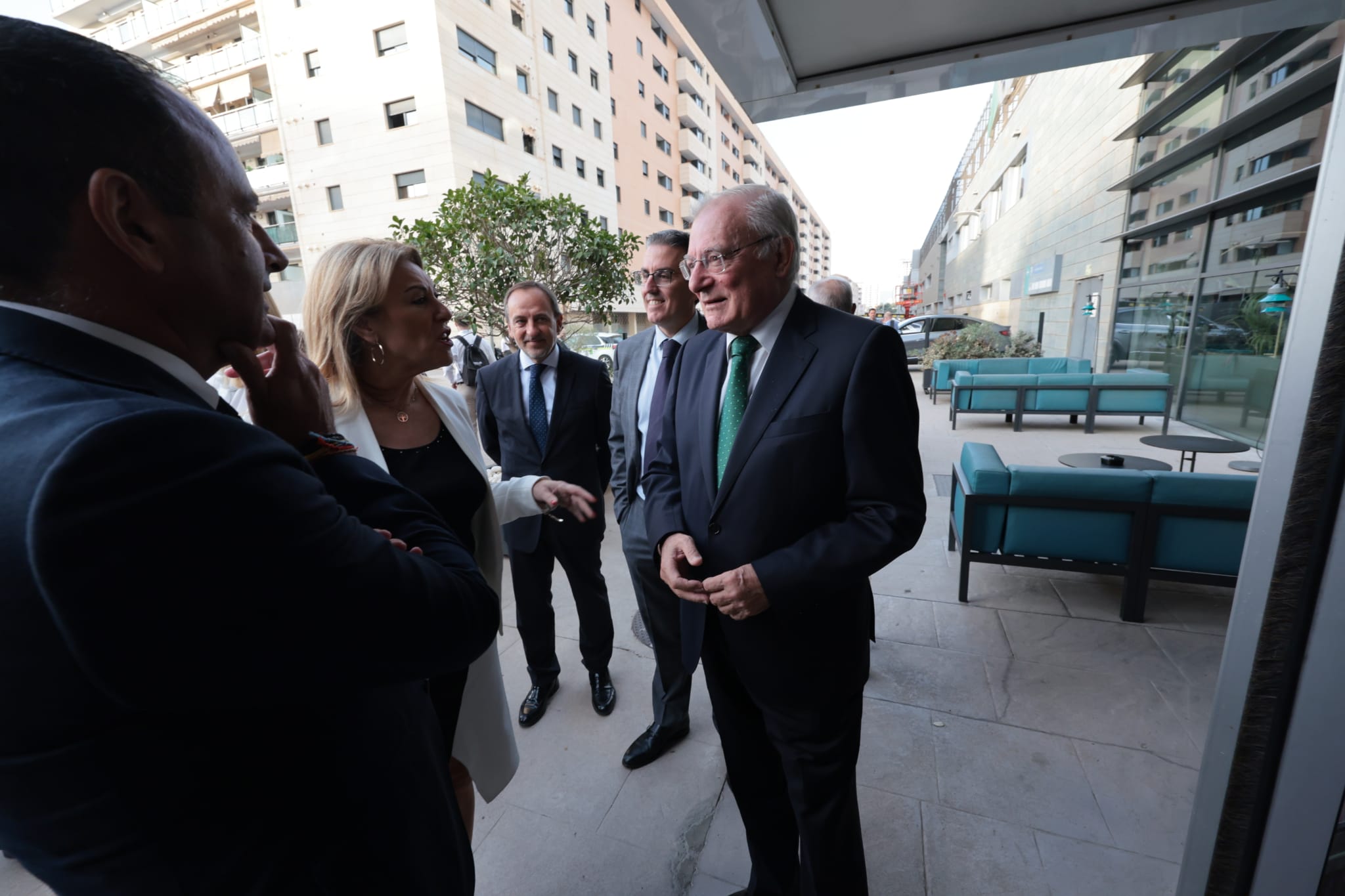 Fotos: Carolina España protagoniza un coloquio organizado por SUR y Unicaja Banco