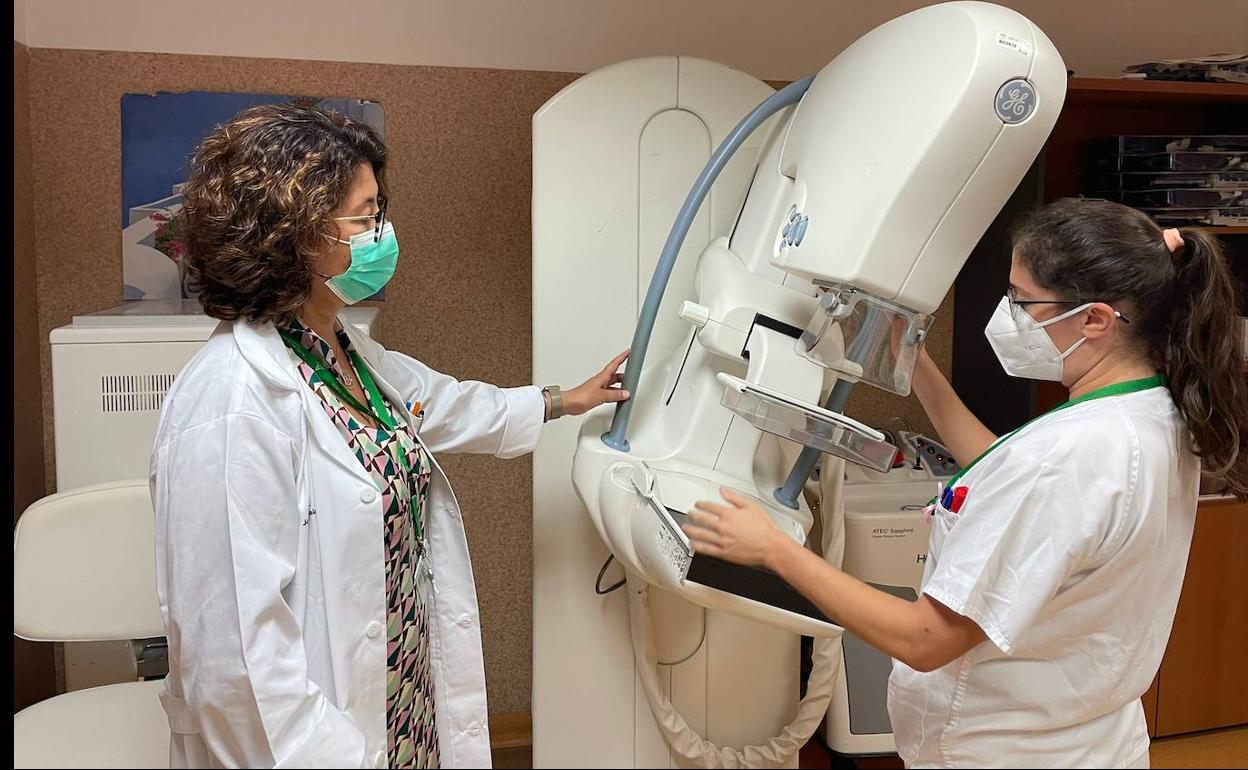 Profesionales del Clínico de radiodiagnóstico que atienden a las pacientes con cáncer de mama. 