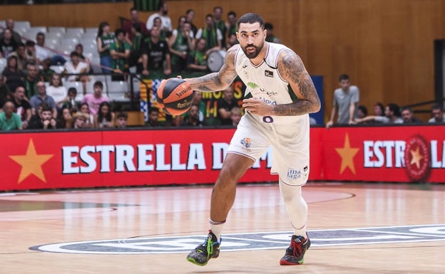 Lima, en el partido del domingo en Badalona. 