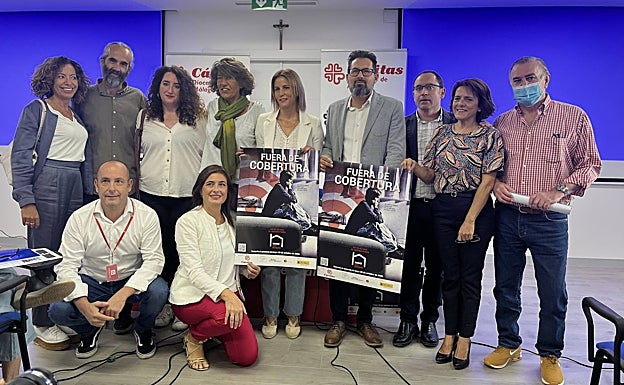 Representantes de las entidades de la Agrupación de Desarrollo para Personas Sin Hogar, en la sede de Cáritas Diocesana de Málaga. 