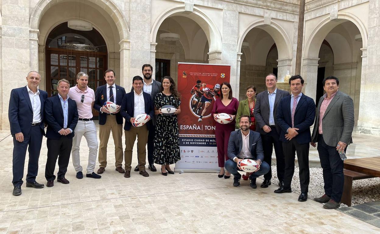 Representantes institucionales, autoridades y organización del encuentro, en la mañana del viernes. 
