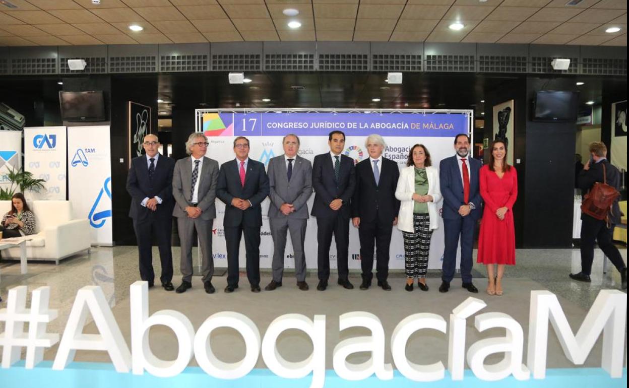 José Antonio Nieto, en la clausura este viernes del Congreso de la Abogacía, junto al resto de protagonistas.